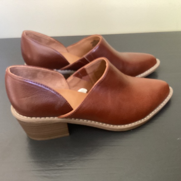 Universal Threads Women’s Rylie Slip On Boots Faux Leather Brown Size 6.5 - Picture 2 of 7